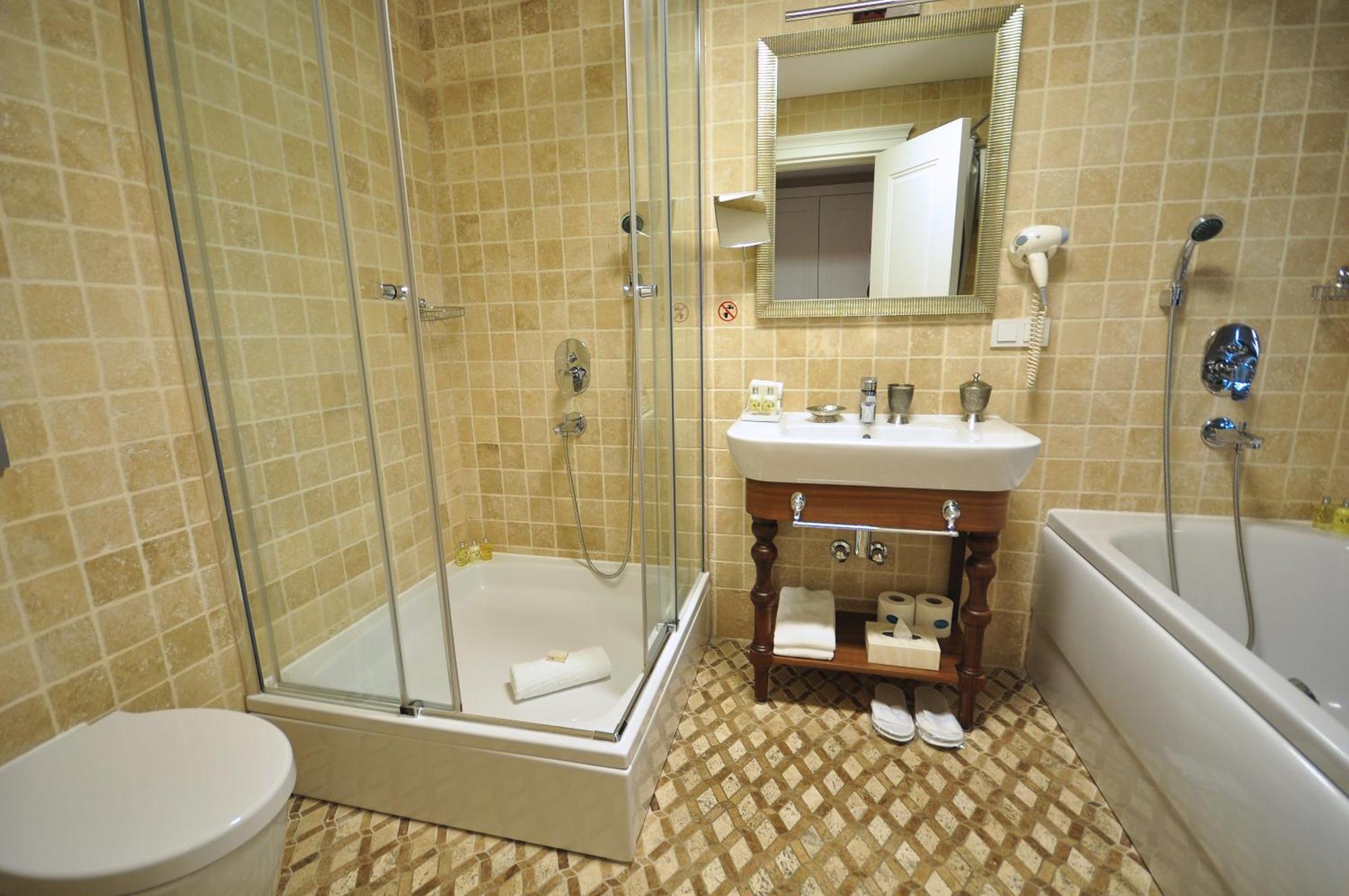 Deluxe Double Room with Balcony and Sea View