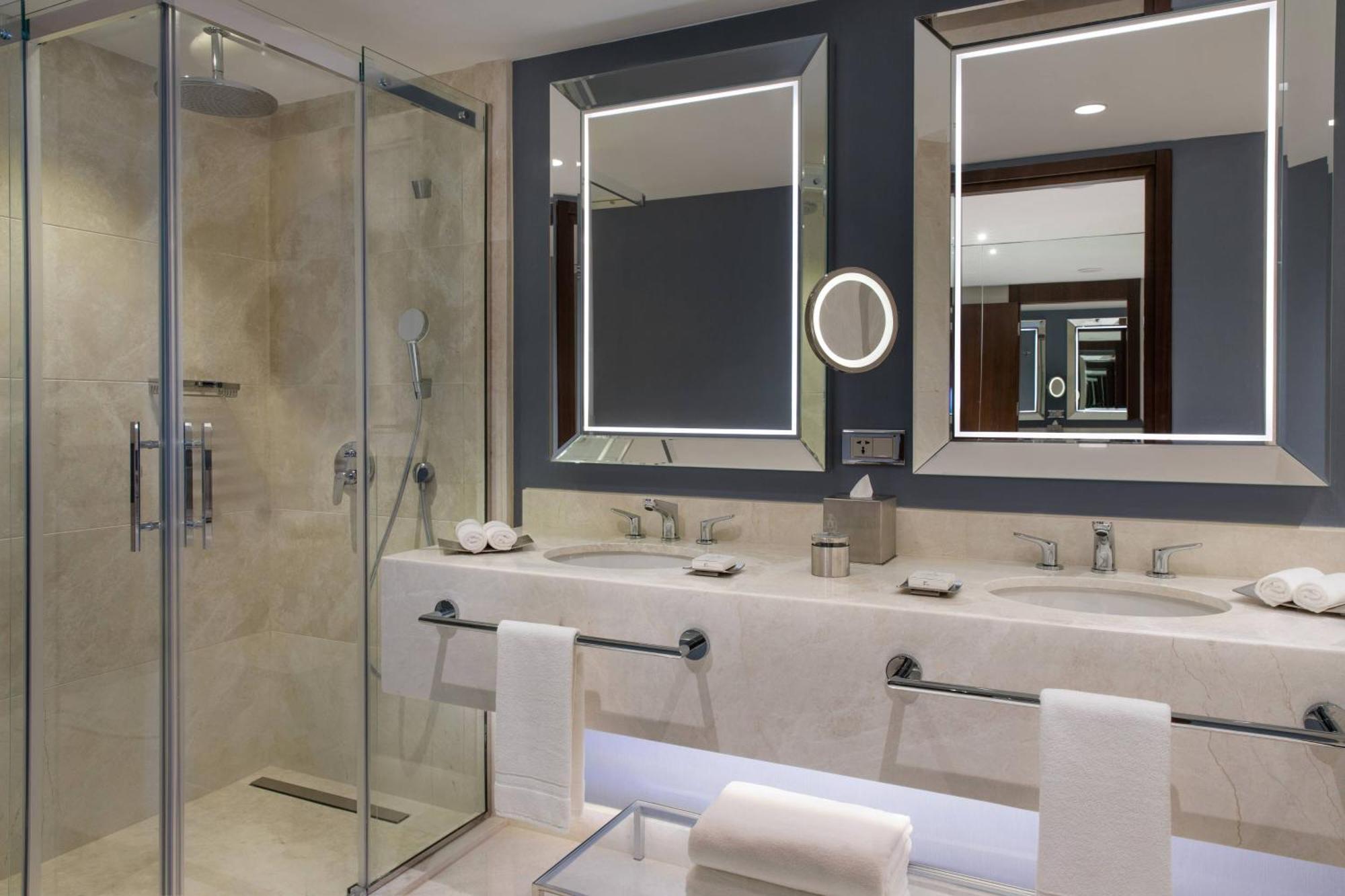 Premier One Bedroom Suite Bosphorus View,1553653210:JPEG