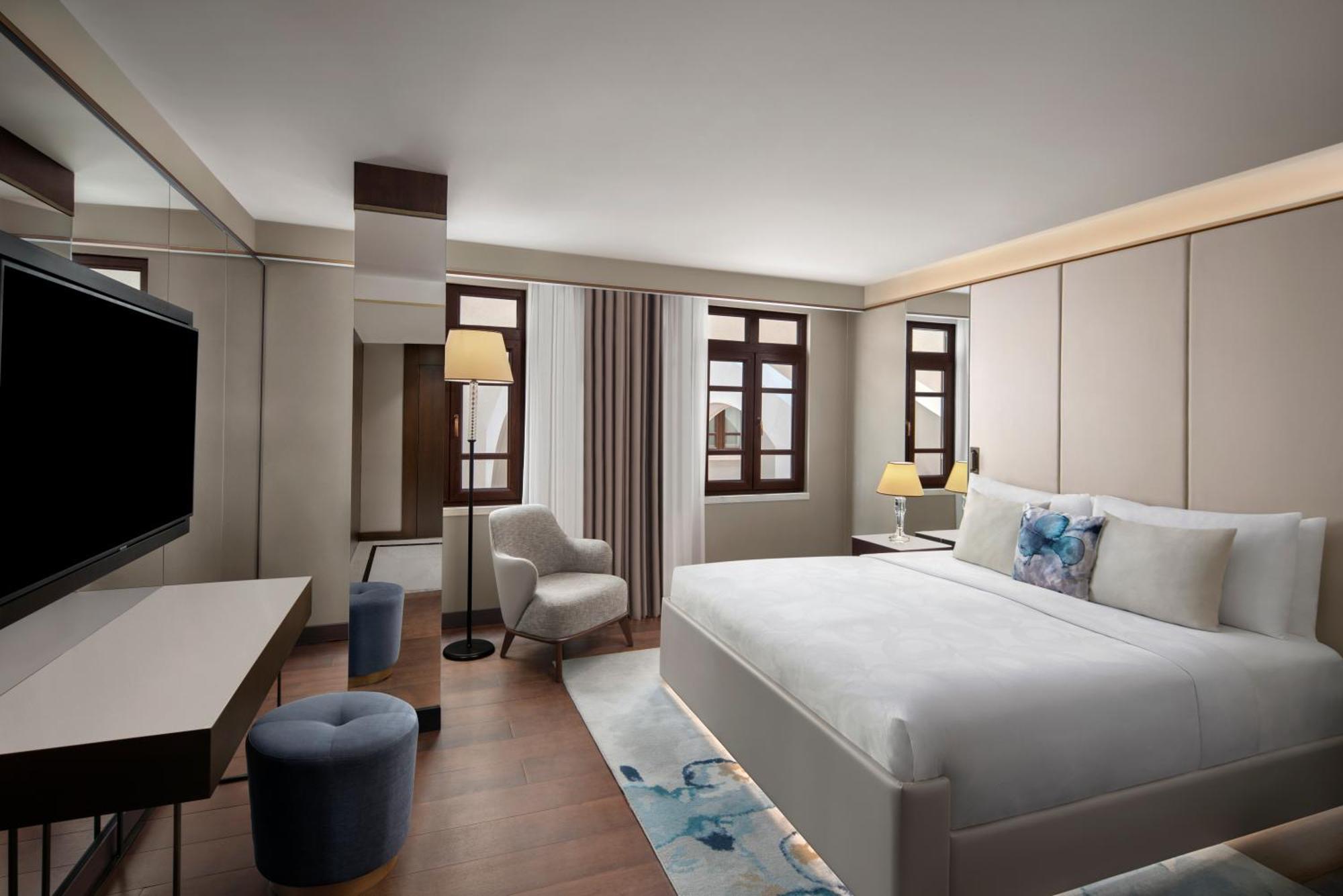 Deluxe Atrium King Room,1743332976:JPEG