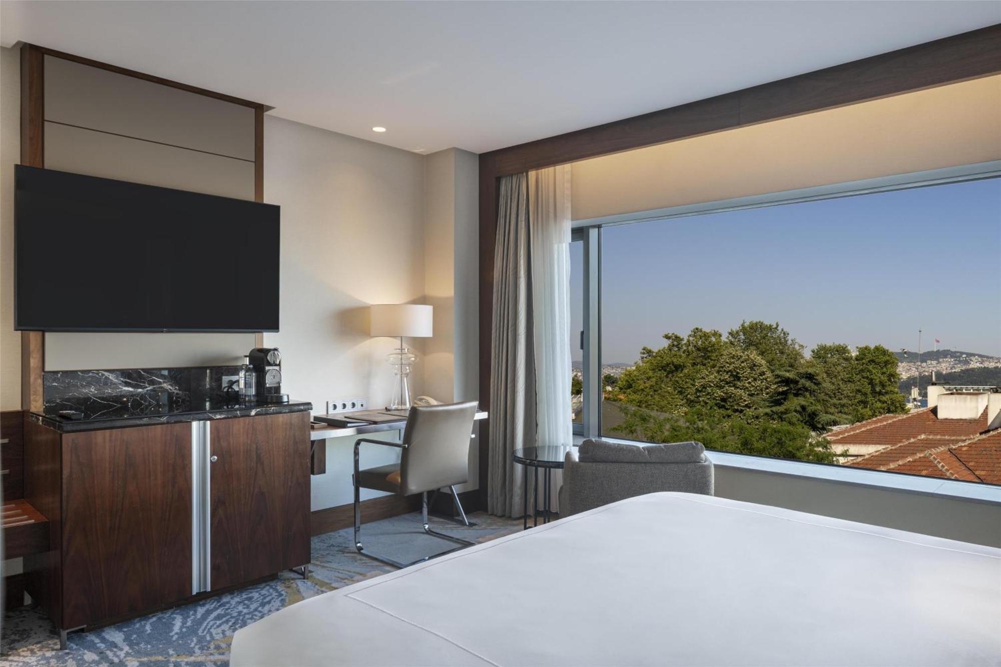 Deluxe Kamer met Kingsize Bed en Gedeeltelijk Uitzicht op de Bosporus