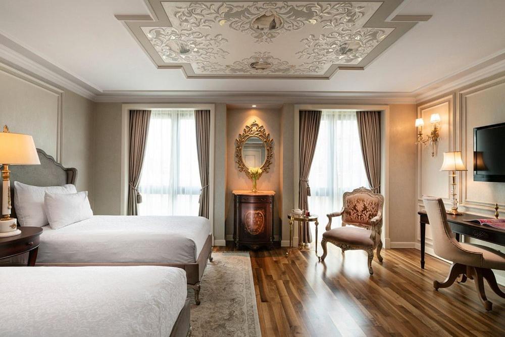 Deluxe twin room pera view